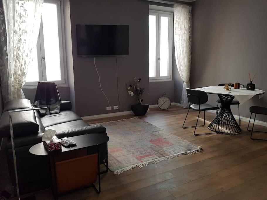 Apartament Still Und Stilvoll Im Stadtzentrum Triest Zewnętrze zdjęcie